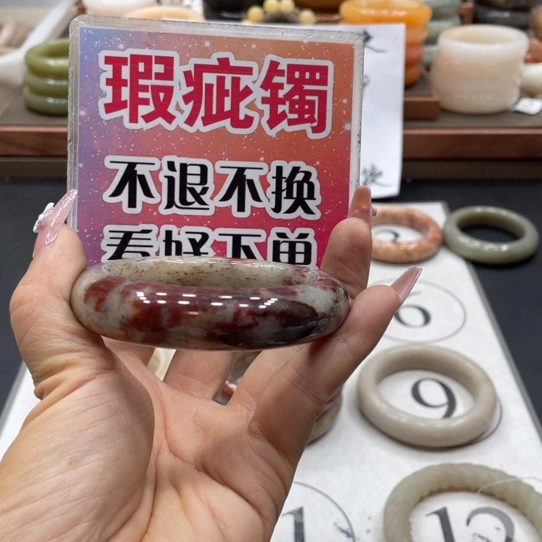 过***言石英质玉未镶嵌手镯