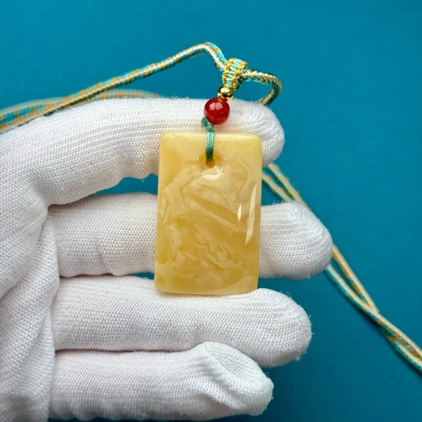 Y4648天然原矿蜜蜡妖花吊坠24*38*9mm支持复检