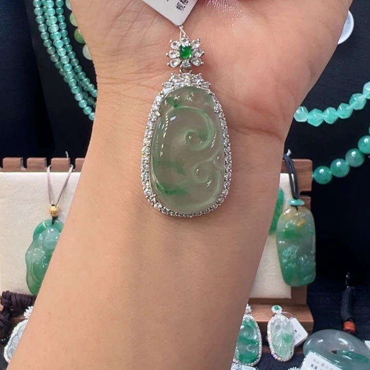 石英岩玉未镶嵌颈饰