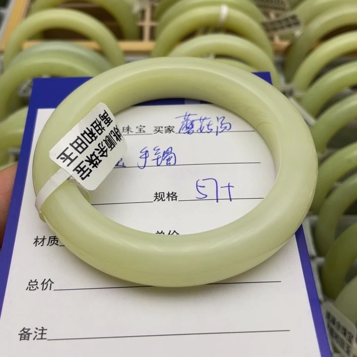 和田玉手镯未镶嵌蘑*汤