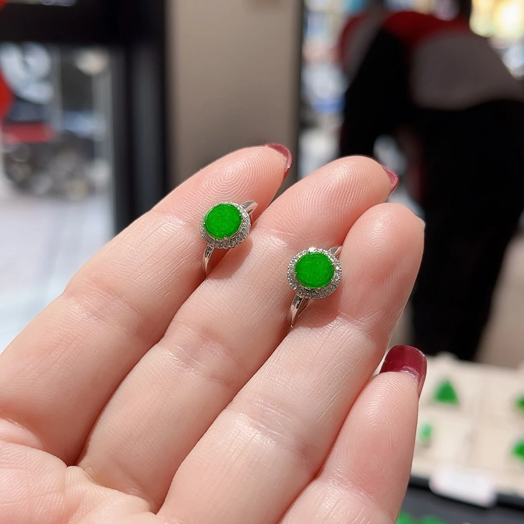 翡翠耳饰18K金镶嵌翡翠耳饰