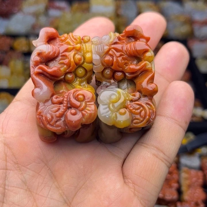 石英质玉（黄龙玉）未镶嵌颈饰