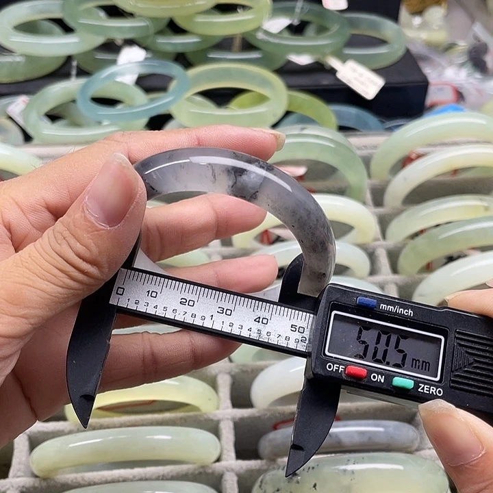 蛇纹石玉未镶嵌手镯52