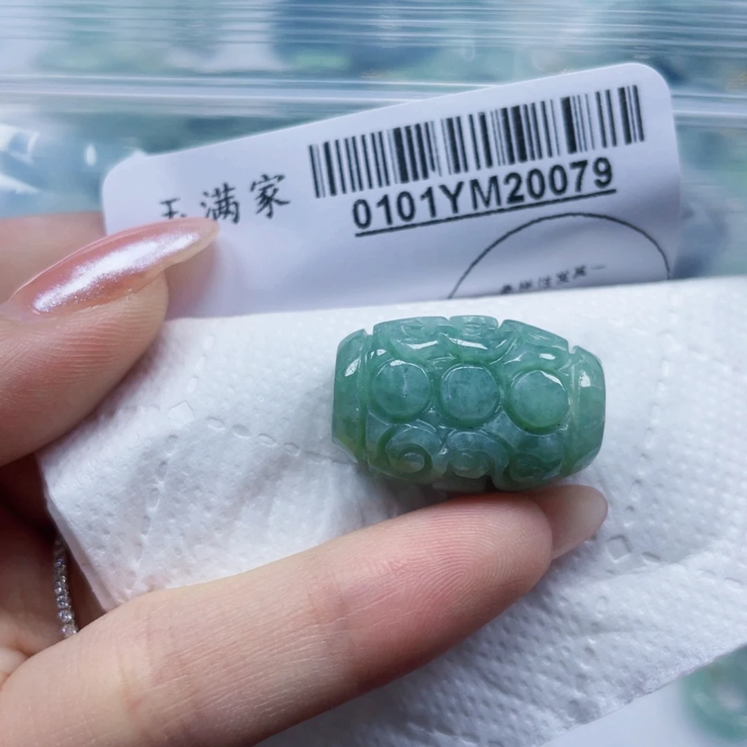 翡翠未镶嵌吊坠(赠链)