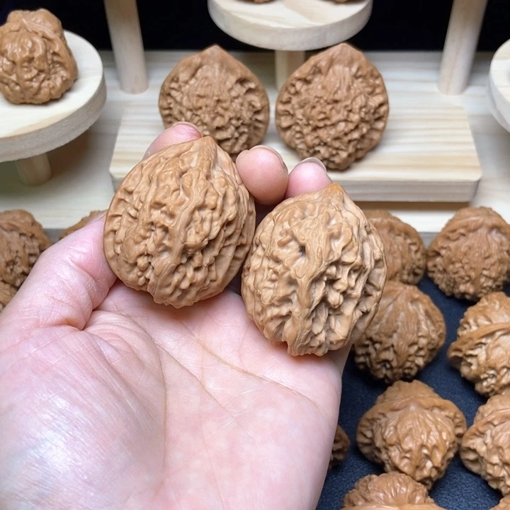 文玩核桃吊坠39鸡心