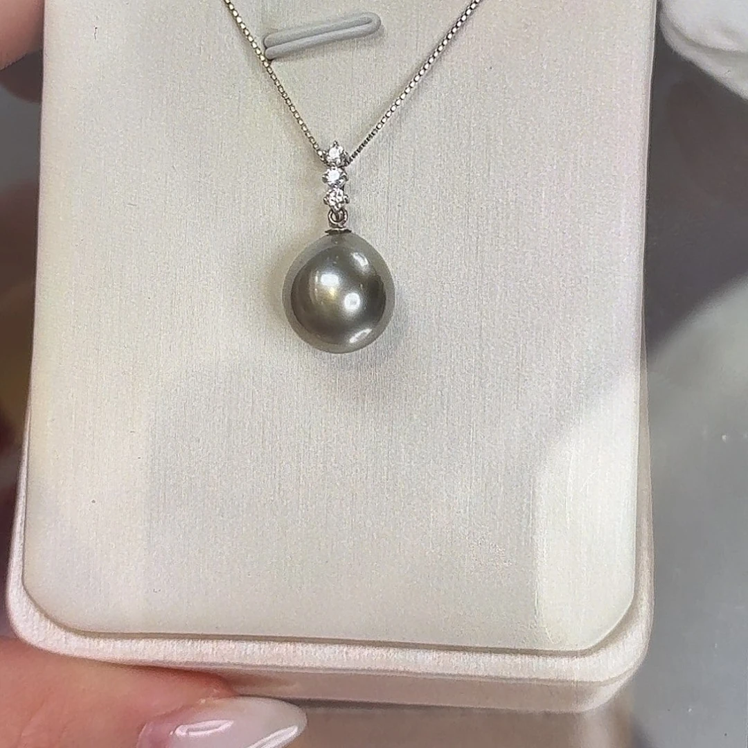 颈饰海水珍珠18K金镶嵌水滴铂金灰吊坠