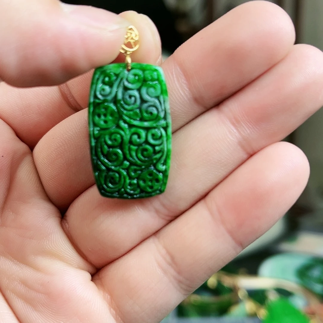 翡翠颈饰18K金镶嵌吊坠