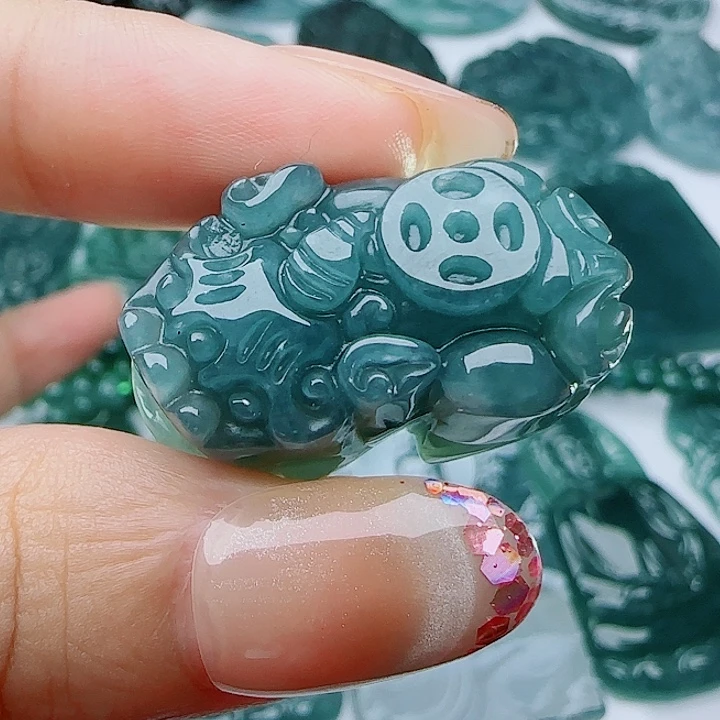 翡翠未镶嵌颈饰多样性发货天然的A货翡翠