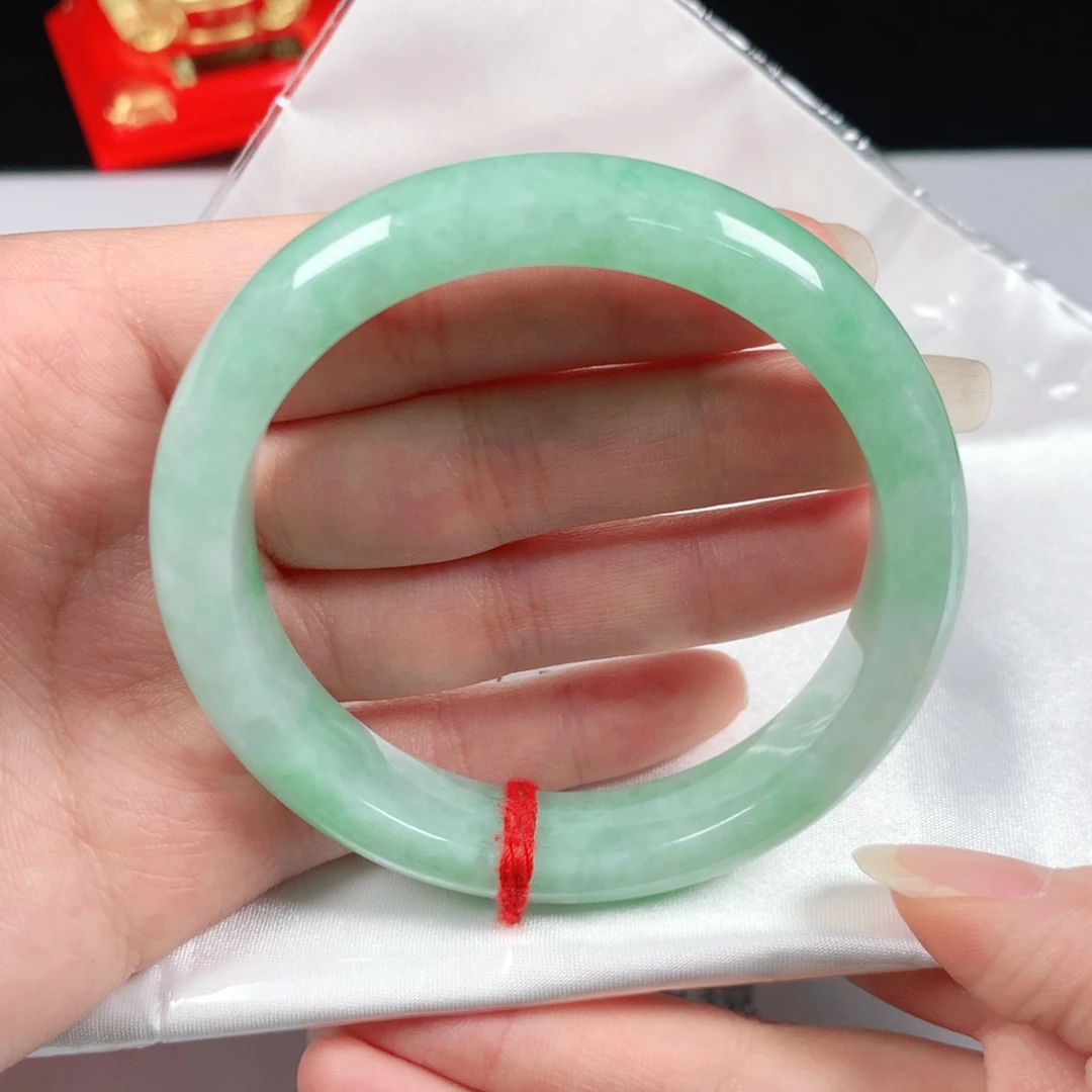 翡翠手镯未镶嵌57圈