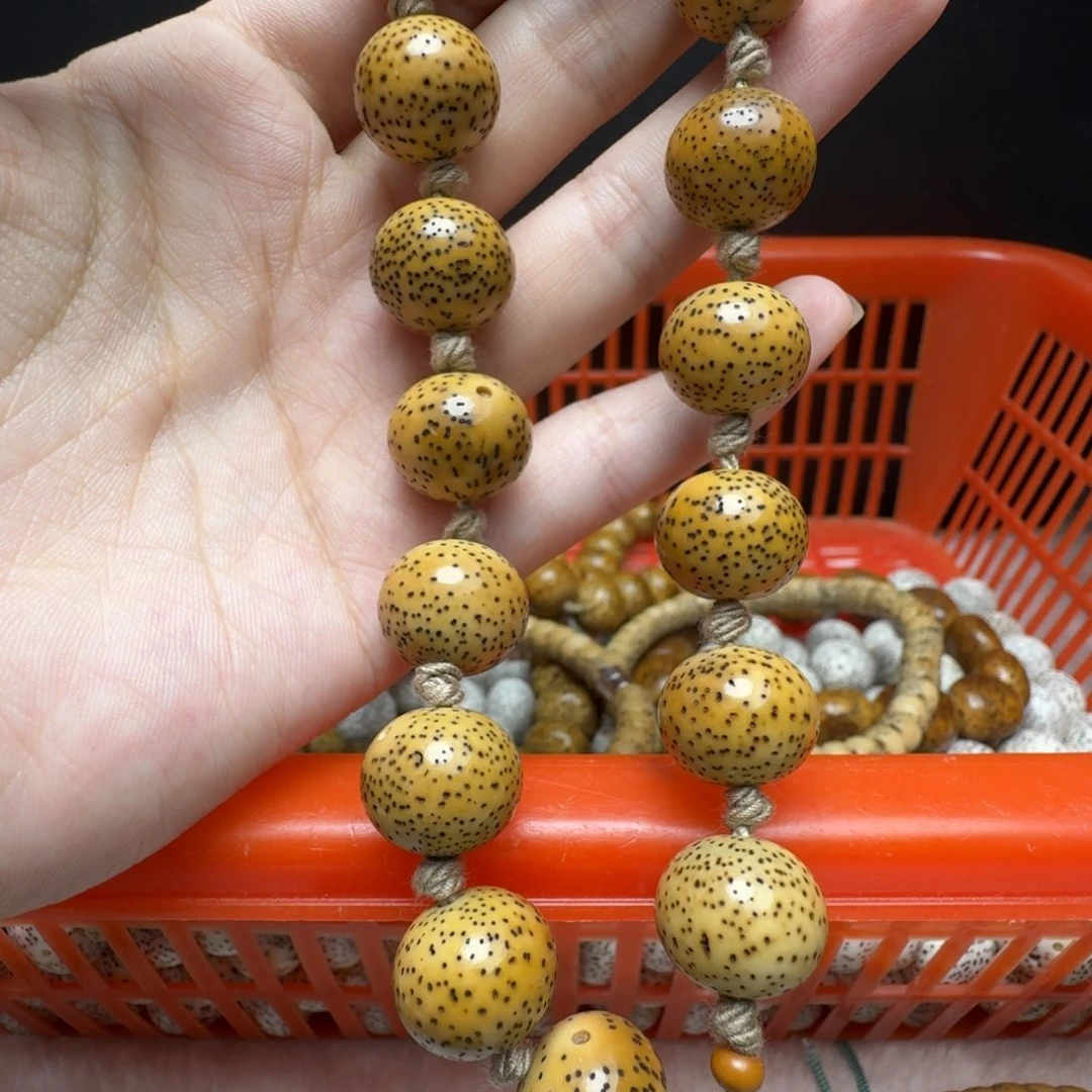 把件星月菩提海南料原生态鸡油黄偏月苹果珠手串