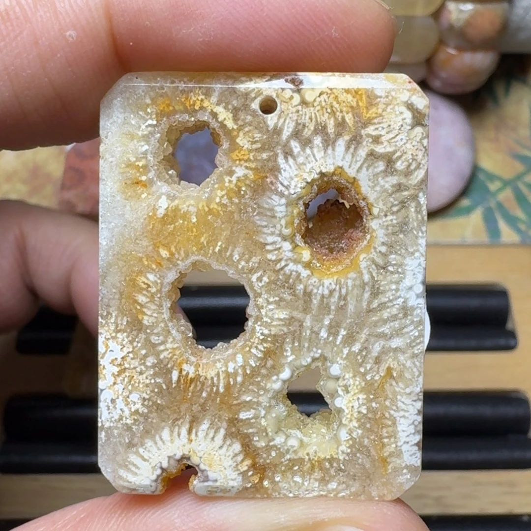 石英质玉山洞群 意境独特 洞庭湖乾坤潭未镶嵌