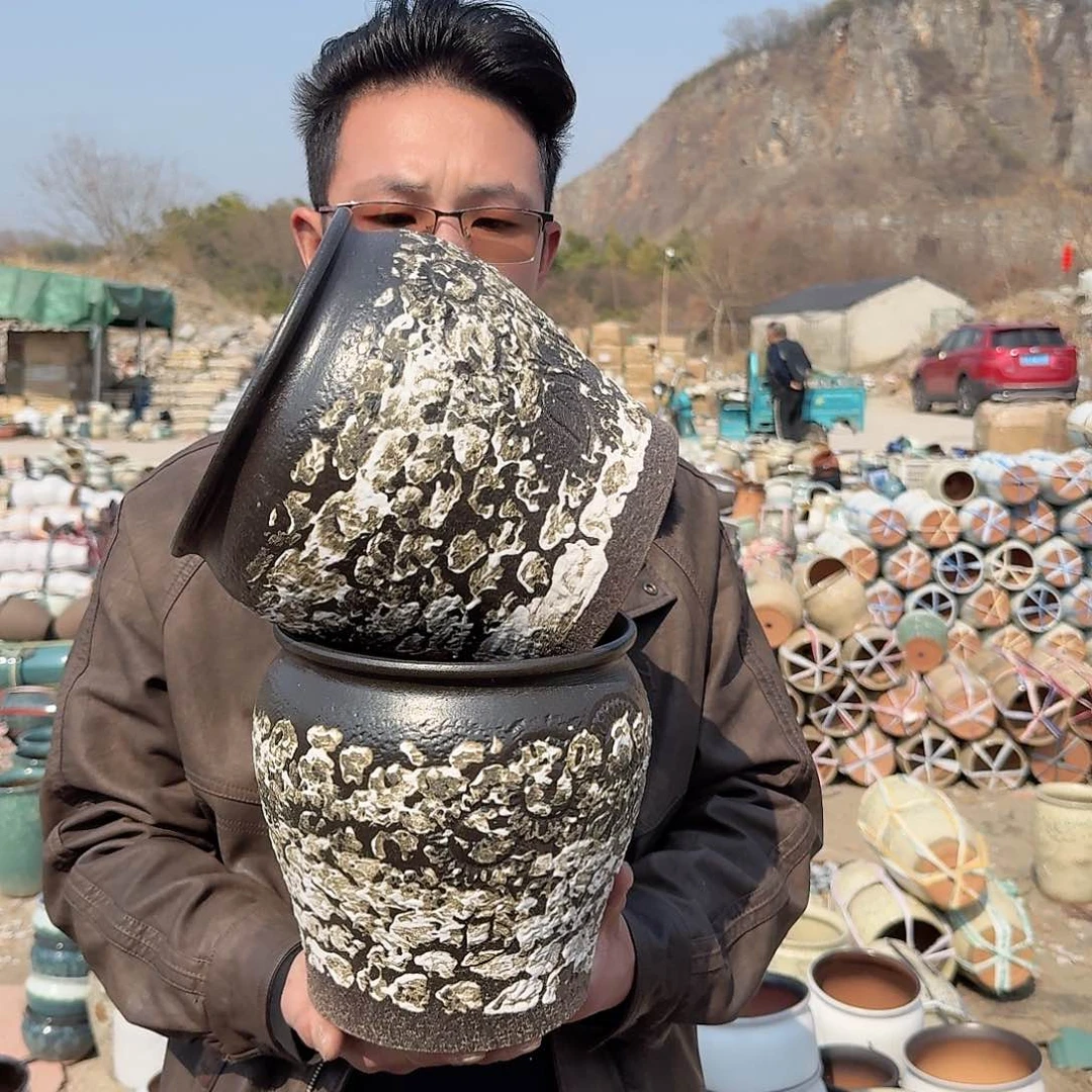 紫砂花盆口19高20（两个姹寂风瑕疵