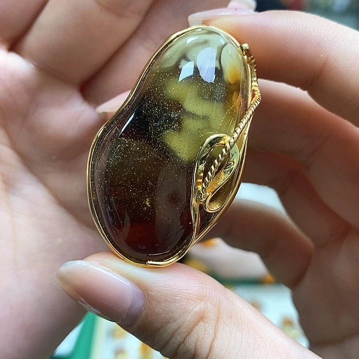 琥珀珠宝奇石未镶嵌大****姐