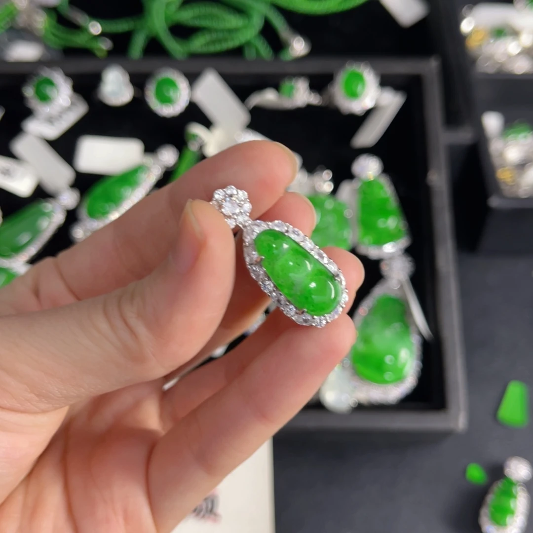 昕****翡翠银S925镶嵌戒指福豆吊坠