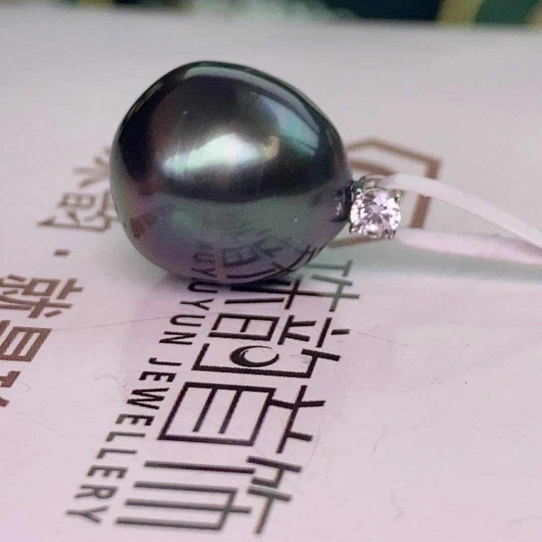 颈饰18K金镶嵌海水珍珠