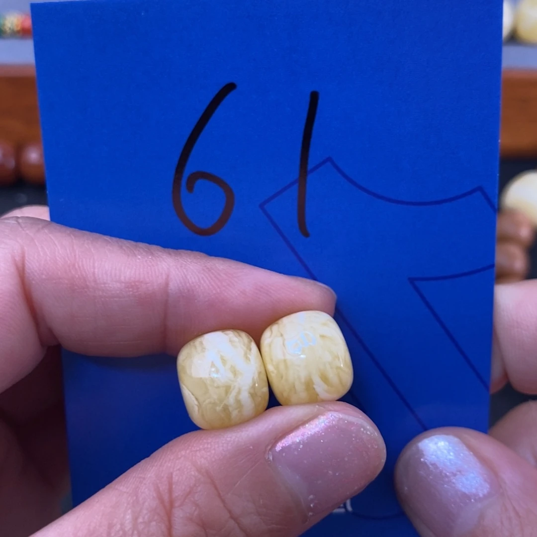 未镶嵌琥珀裸石好**着蜜蜡