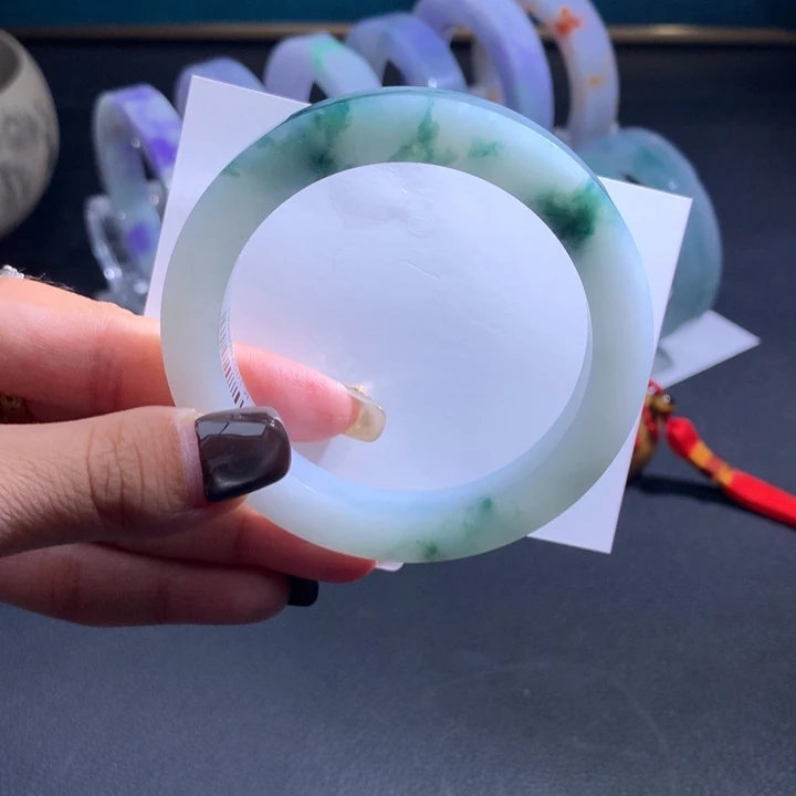 定制翡翠未镶嵌翡翠手镯