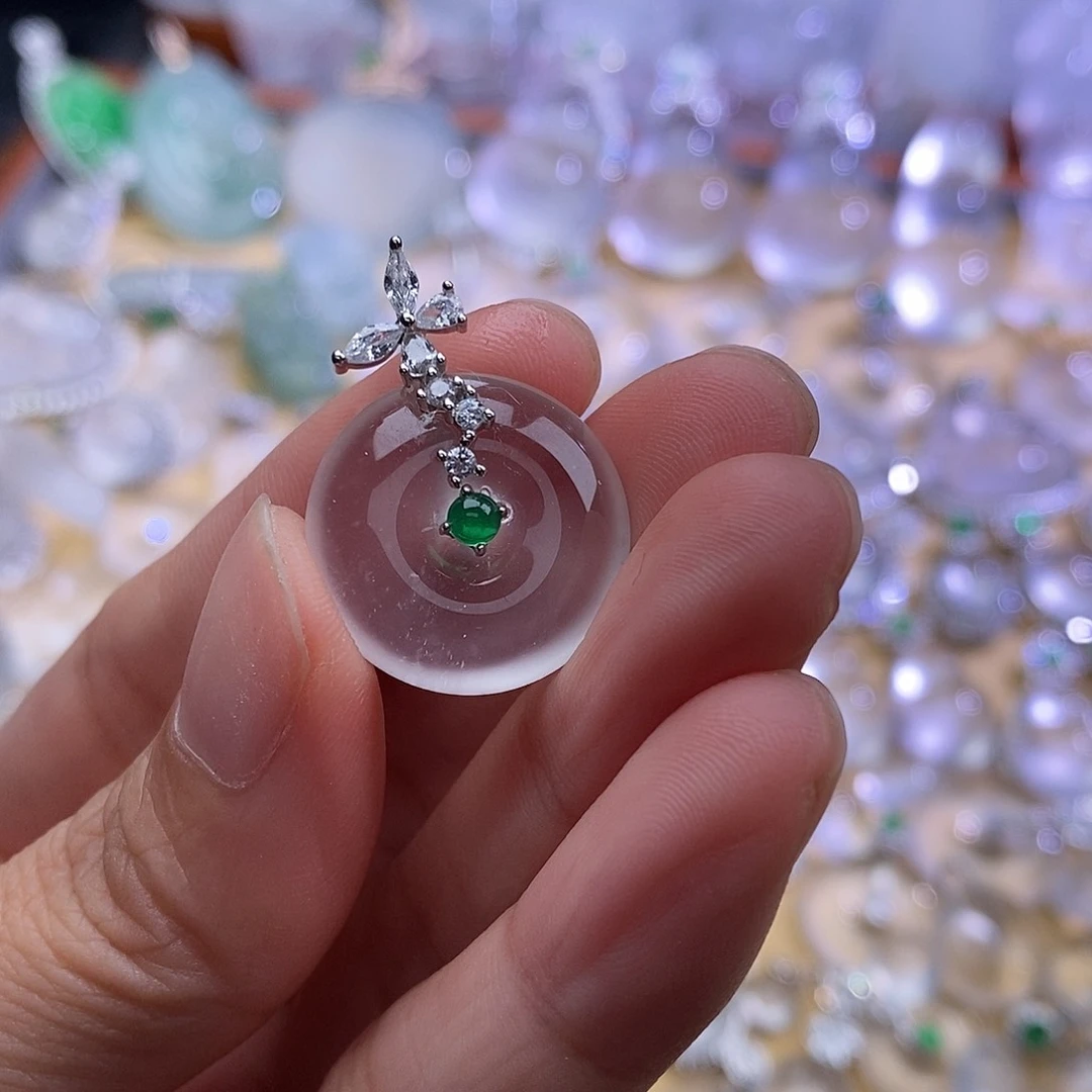 颈饰银S925镀金镶嵌石英质玉黑钢平安扣