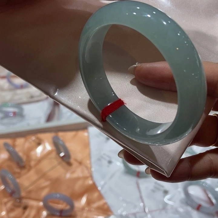 翡翠手镯未镶嵌A货