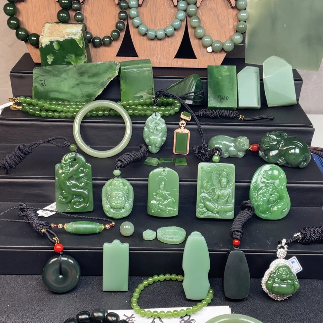 大***事和田玉（碧玉）未镶嵌颈饰