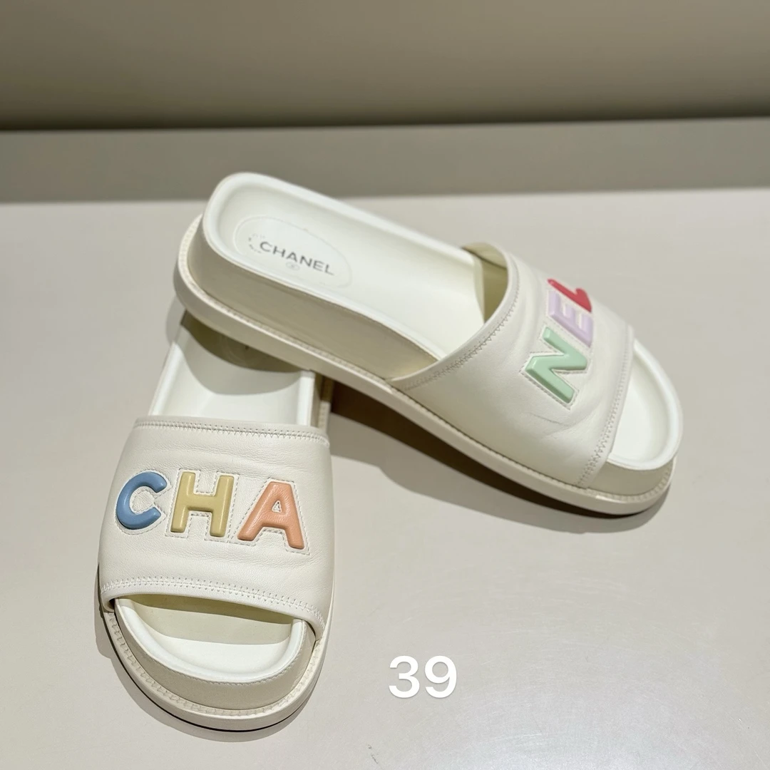 95新 Chanel/香奈儿 彩虹字母拖鞋39码白色/黑色