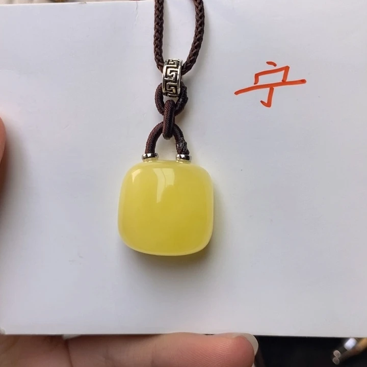 未镶嵌琥珀珠宝奇石