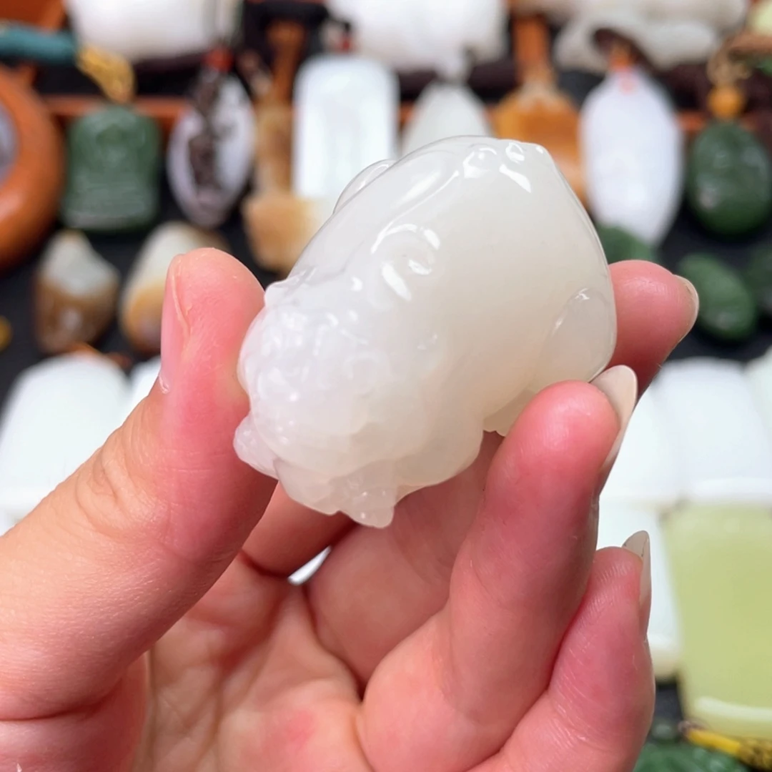 和田玉未镶嵌把件