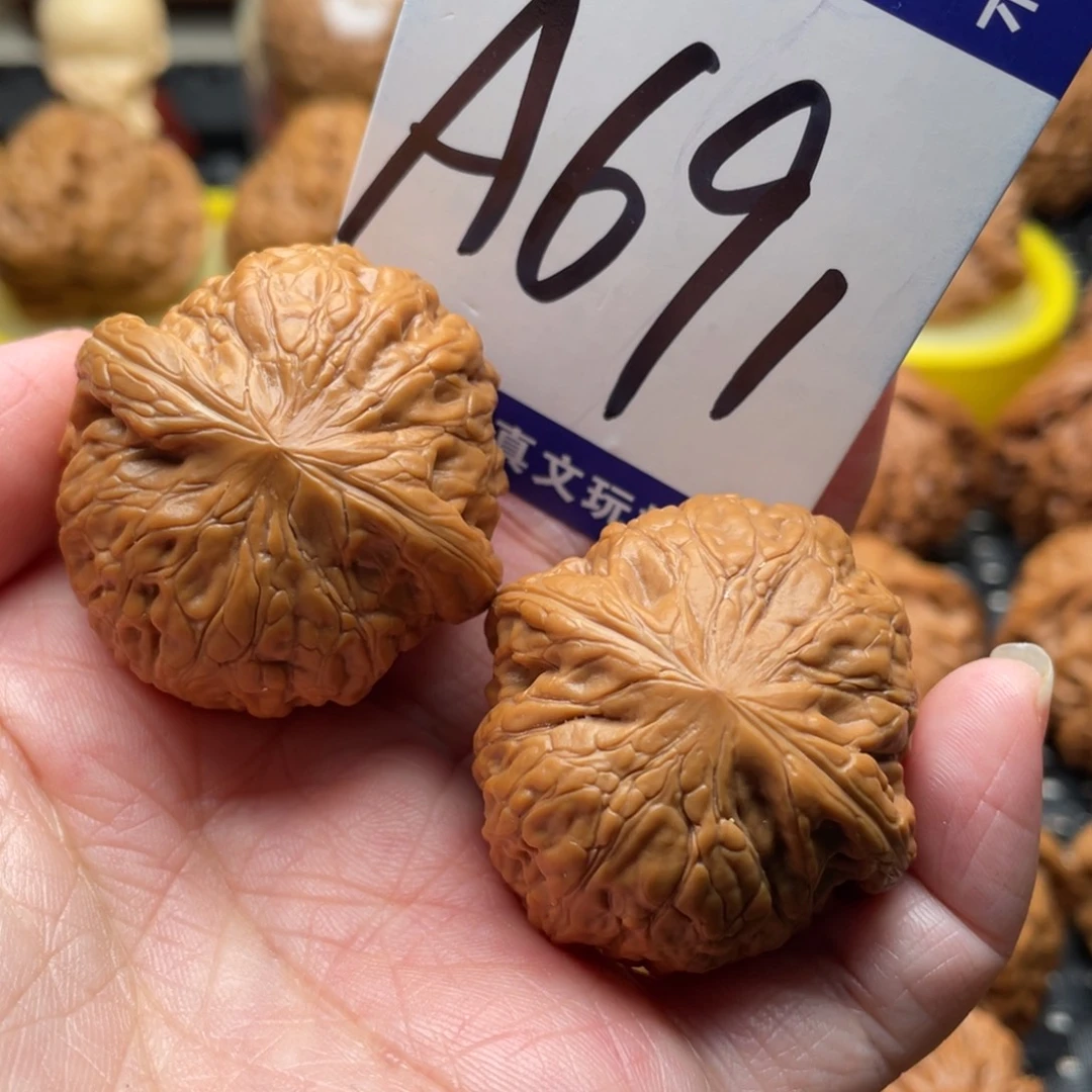 桃核把件铁锤妹妹36