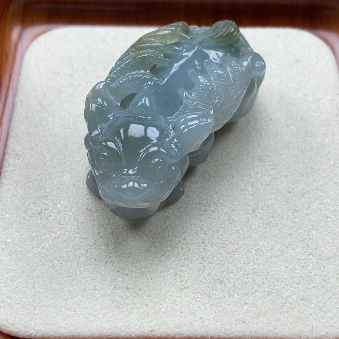 翡翠未镶嵌颈饰飞天貔貅