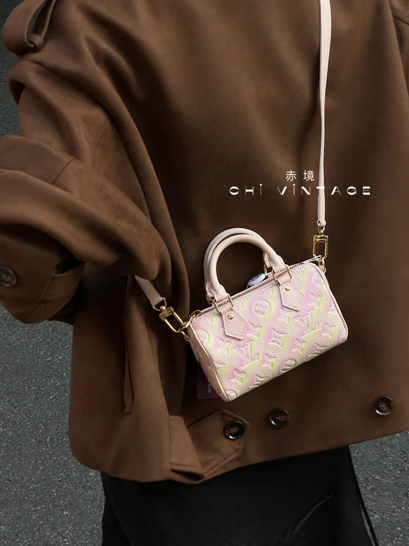 99新 LouisVuitton/路易威登 4700 粉色炫彩speedynano斜挎包芯片