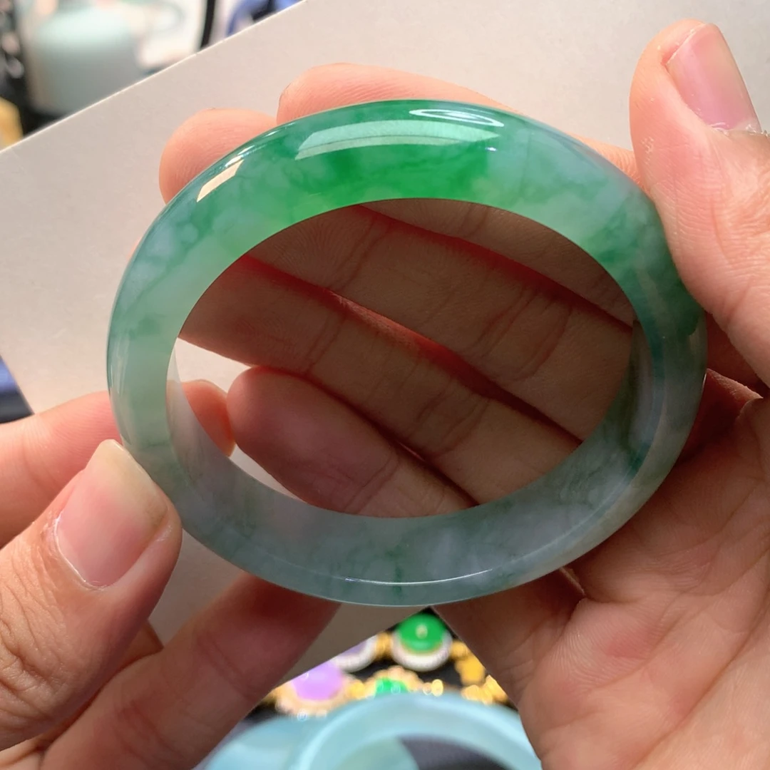 翡翠未镶嵌手镯正圈