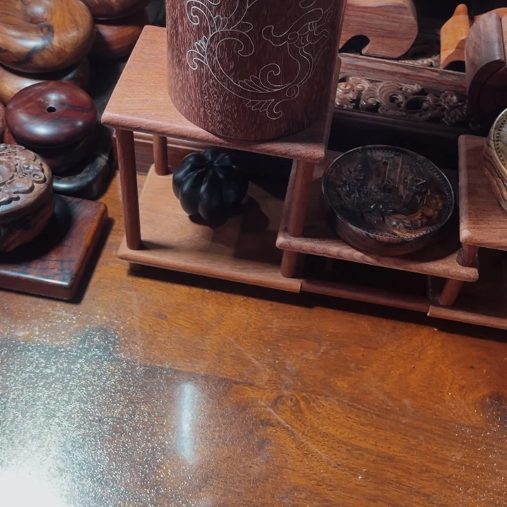年***余血檀料子的笔桶一个