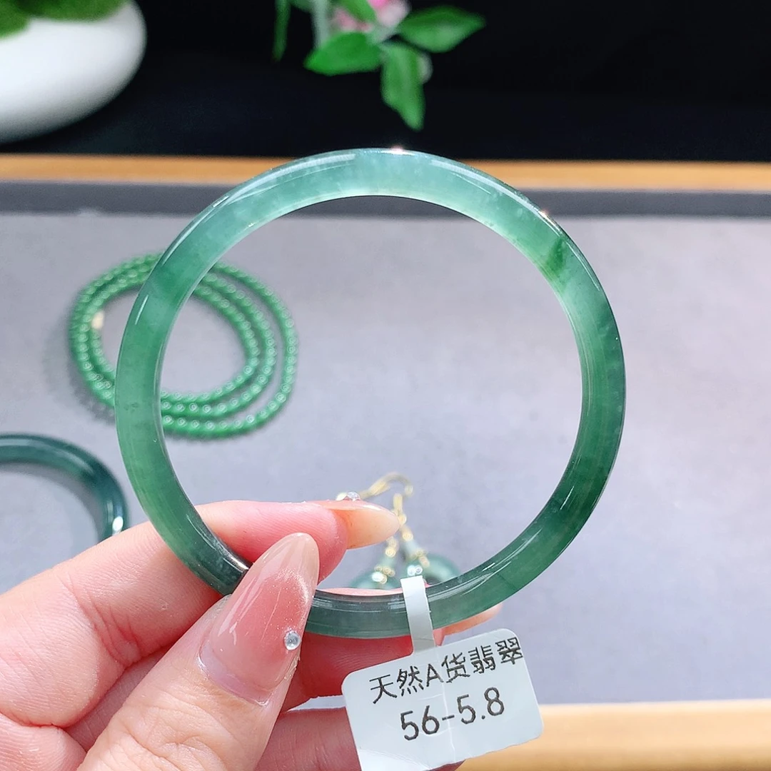 未镶嵌手镯（圆镯）翡翠