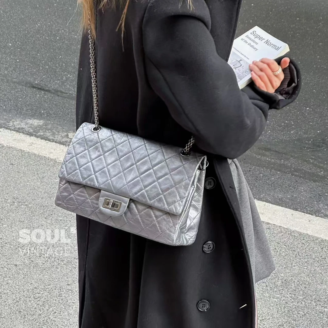 95新 Chanel/香奈儿 Chanel 太空银 褶皱牛2.55大号/686610932