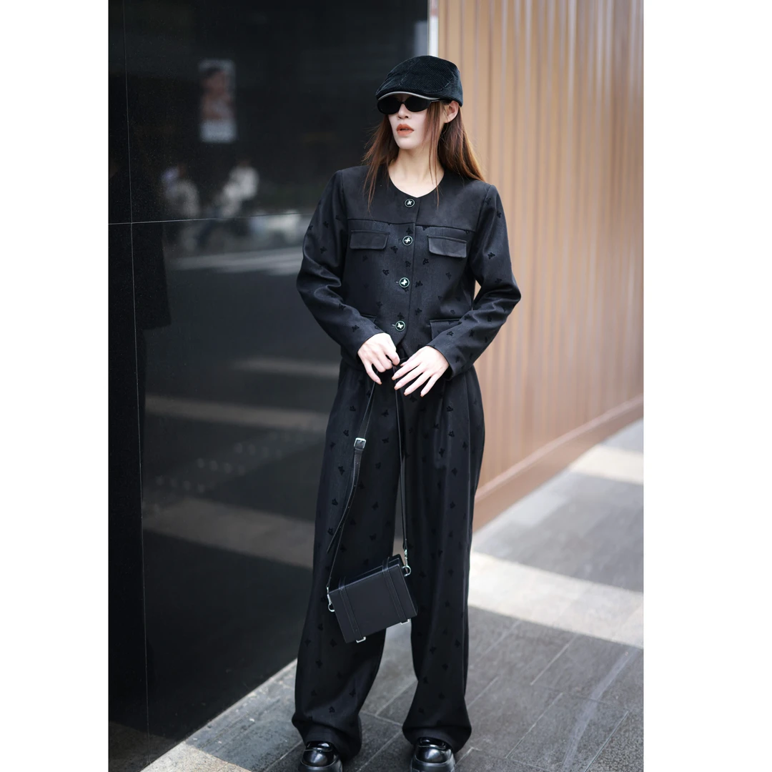 KIKI严选：152-XXQ家欧洲站南油秋季新款时尚蝴蝶植绒两件套装