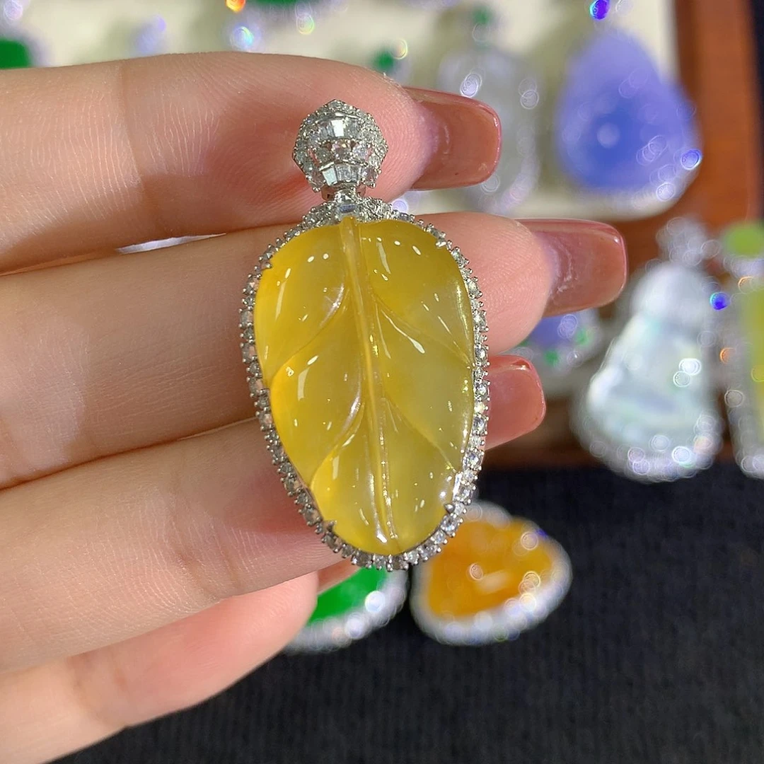 颈饰18K金镶嵌翡翠叶子