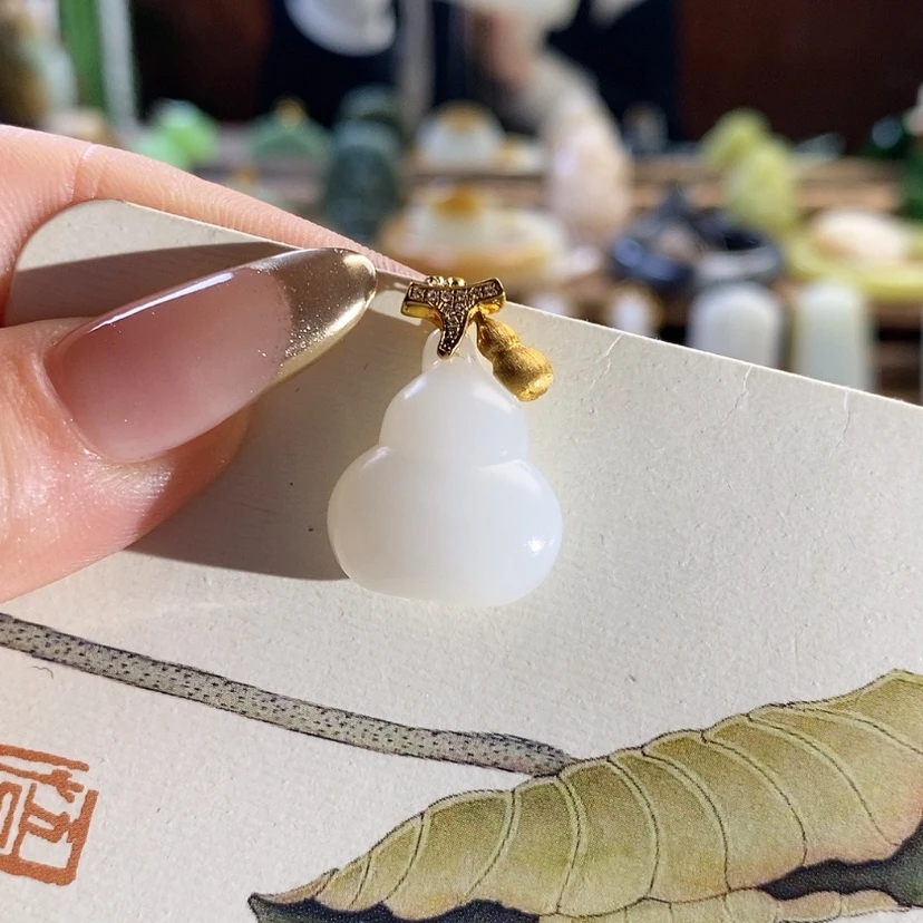 【闪购商品】和田玉吊坠18K金镶嵌C****R