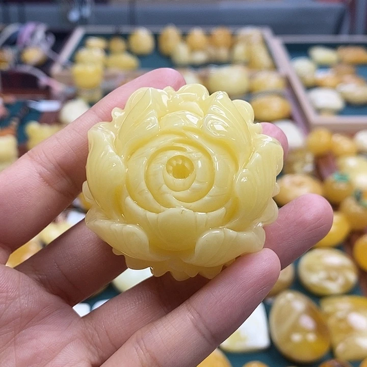 琥珀未镶嵌裸石31.66白花蜡牡丹花吊坠