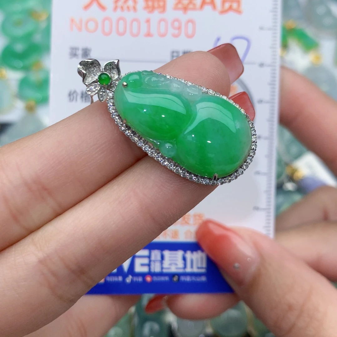 翡翠颈饰18K金镶嵌葫芦