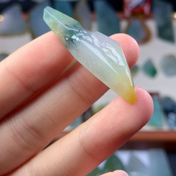 颈饰未镶嵌翡翠好