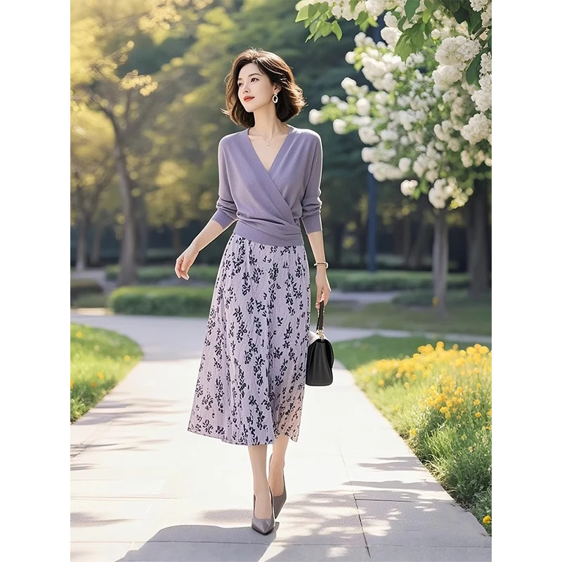 慵懒风时尚梨型身材穿搭淡紫色针织衫碎花半身裙2025春装上新套装