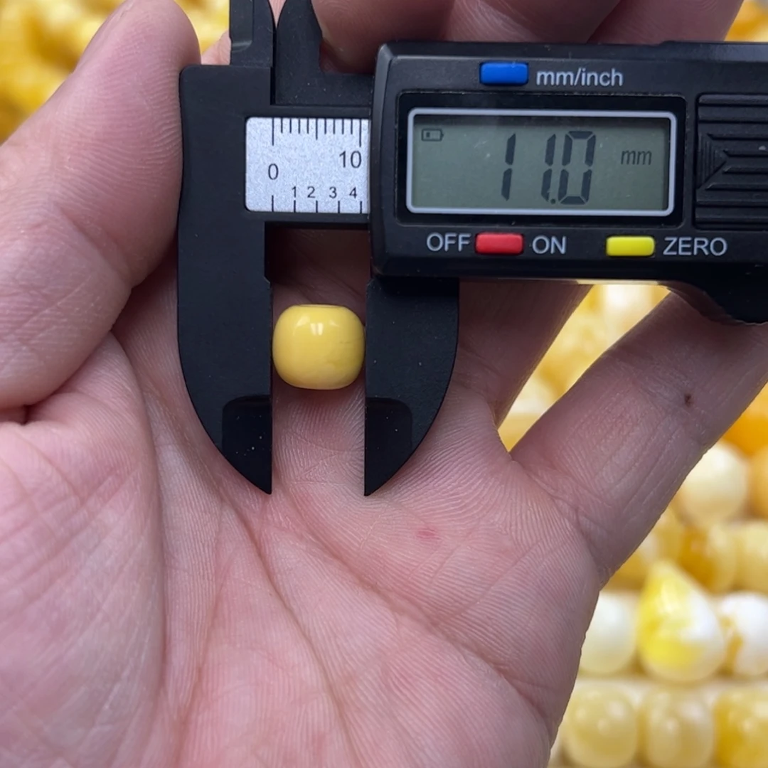 琥珀未镶嵌珠宝奇石11*9.5mm小年份的浓蜡颜色