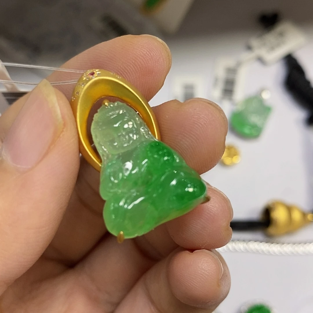 【闪购商品】18K金镶嵌戒指翡翠蕊*吊坠