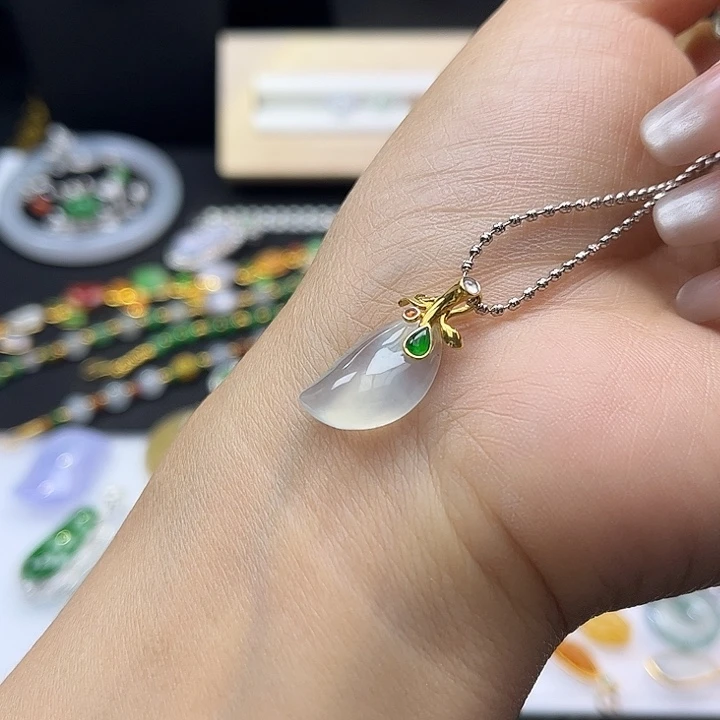 翡翠未镶嵌颈饰非常挂件