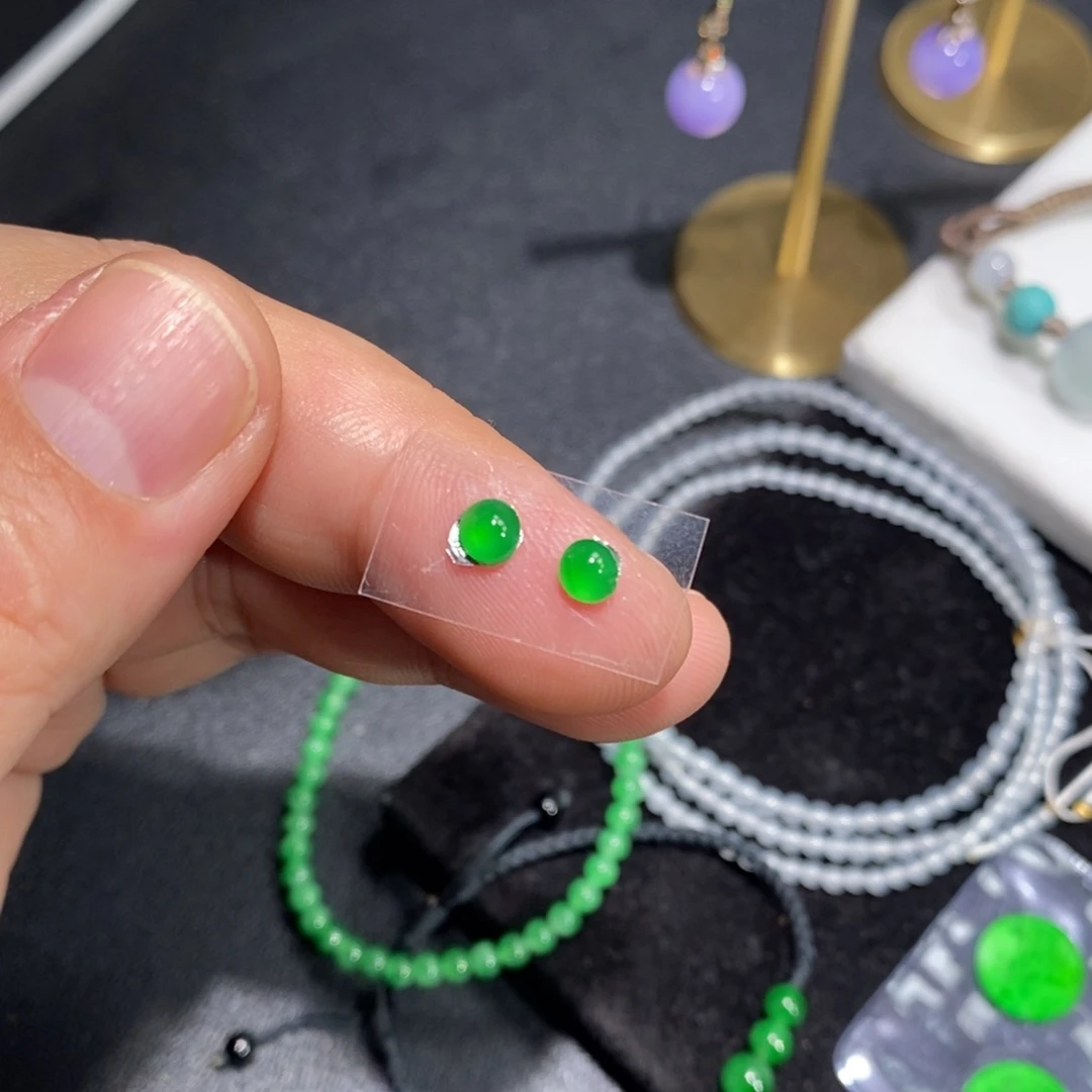 翡翠裸石正阳绿蛋面1对