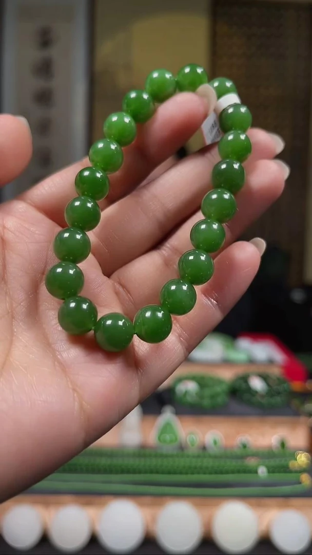 [龙哥甄选]和田碧玉±10mm冰底辣阳绿菠菜绿单圈手串