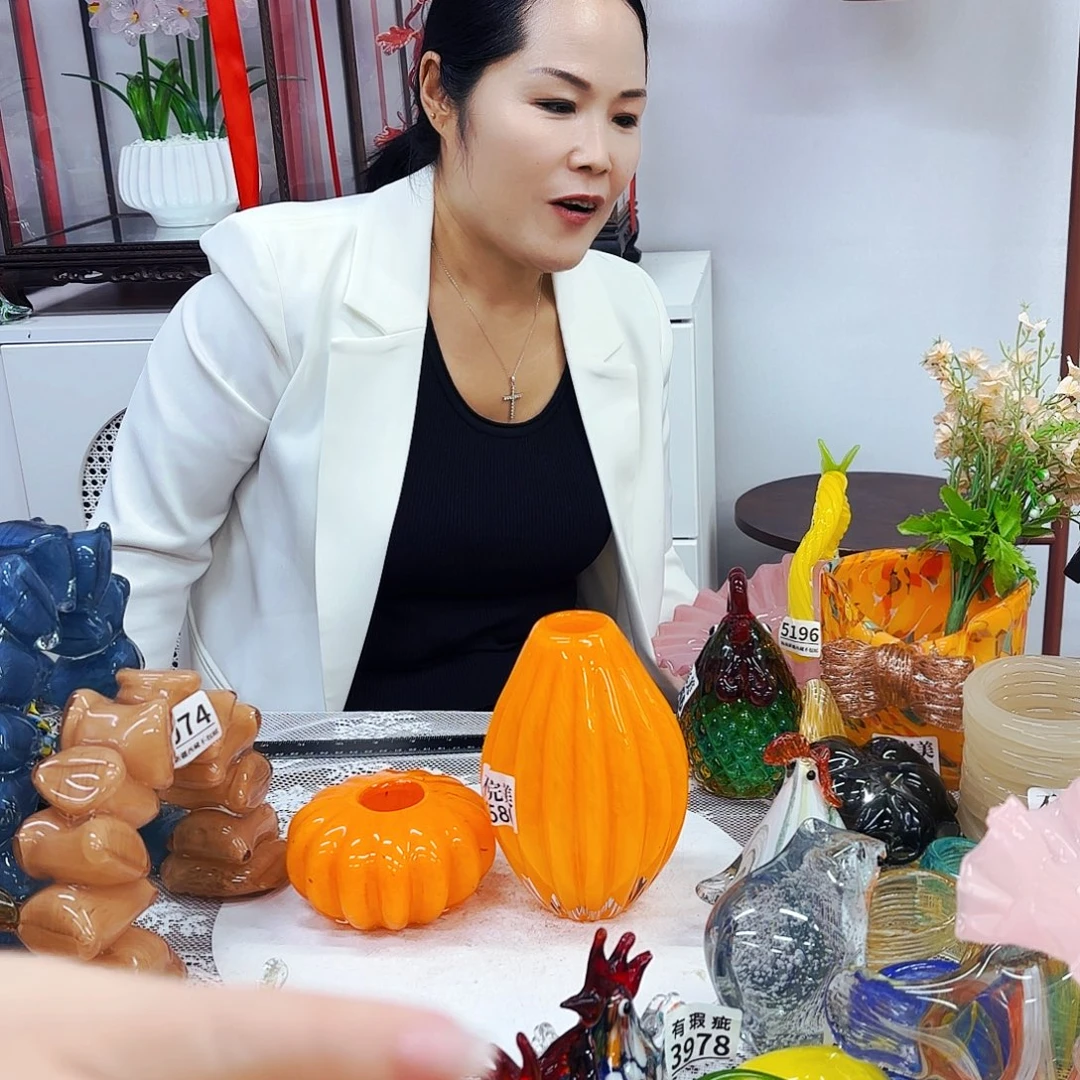 2个瓶安妮琉璃摆件不完美