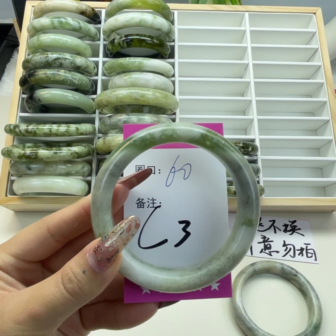 平***雅蛇纹石玉未镶嵌手镯