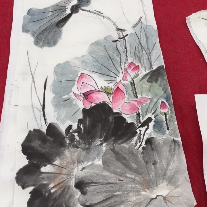 国画花鸟等图案为一体而