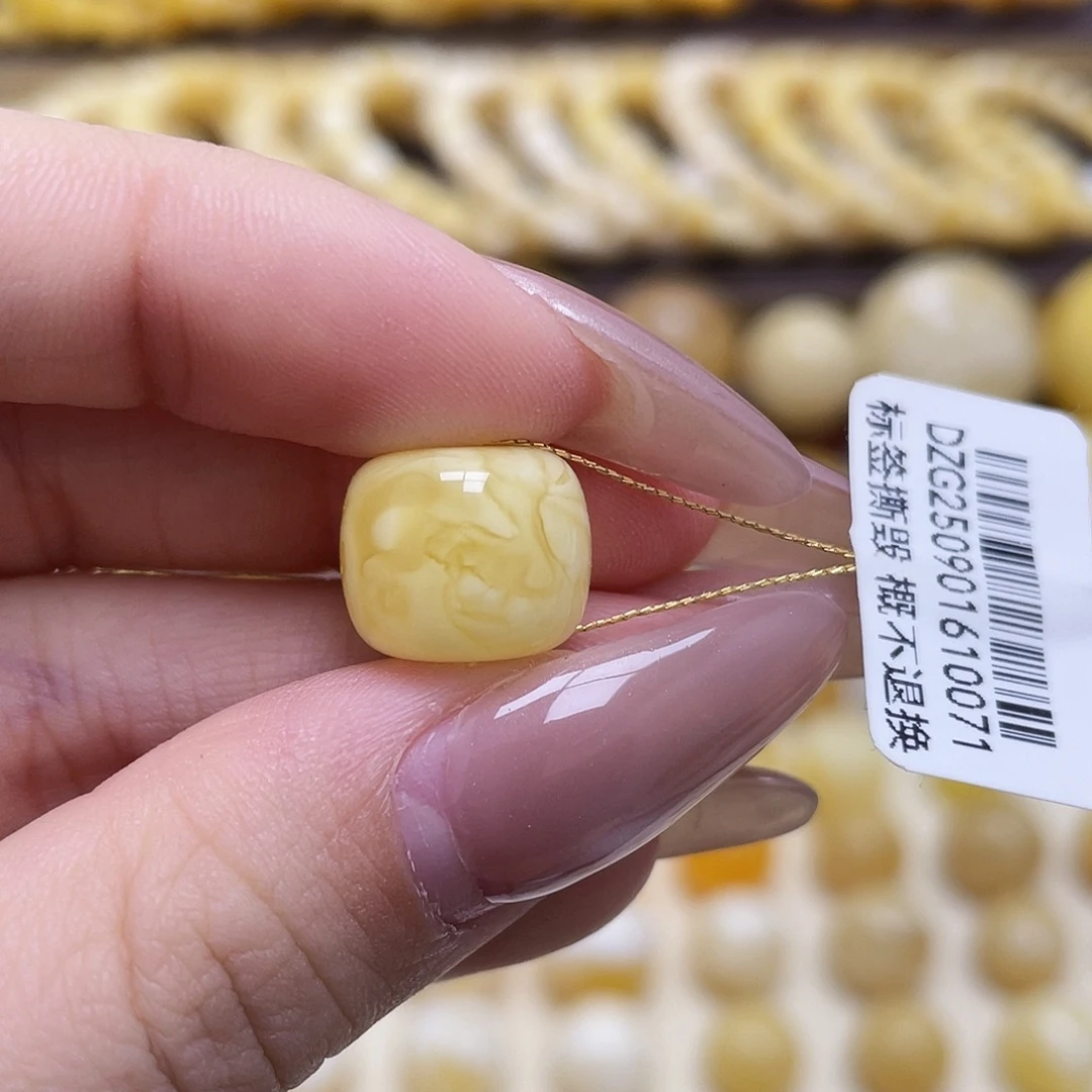 琥珀未镶嵌裸石12.8*10.7mm老型